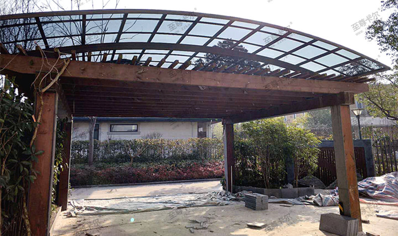 家庭防腐木雨棚老化了？不如這樣來(lái)改建